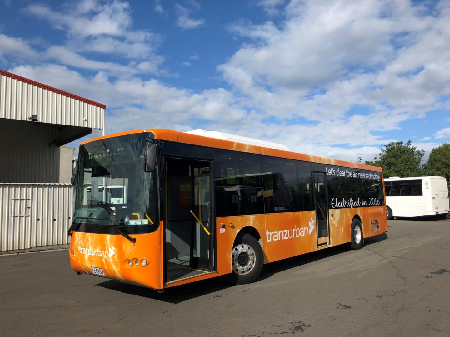 搭载微宏电池的新西兰首辆纯电动巴士上线运营