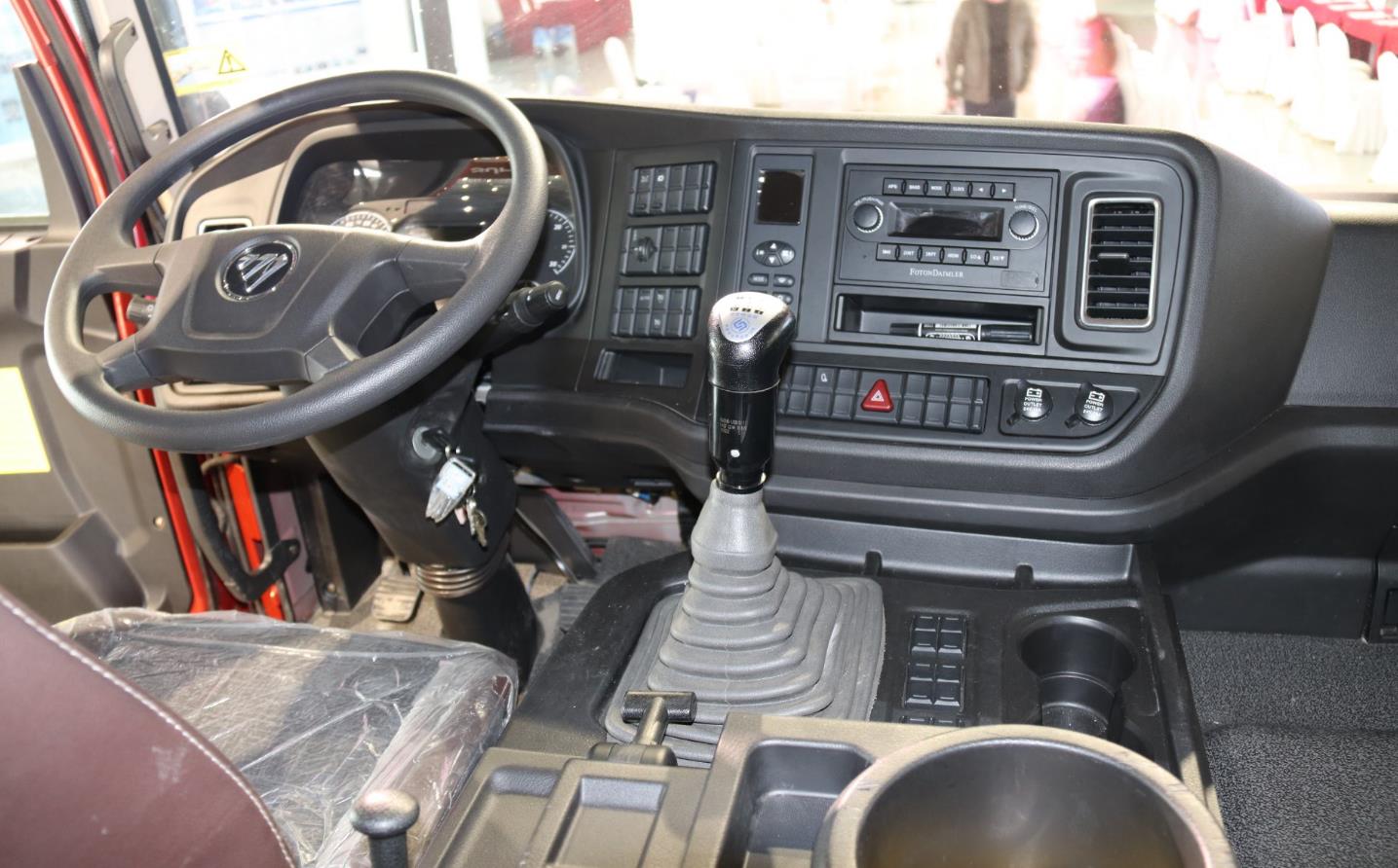 卧铺宽度为760mm动力链为福田康明斯发动机 法士特变速器新欧曼etx