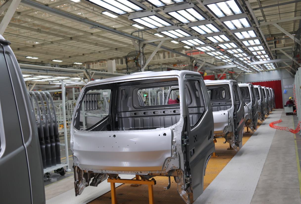 一辆高品质轻卡是如何生产出来的——走进江淮智能化轻卡工厂