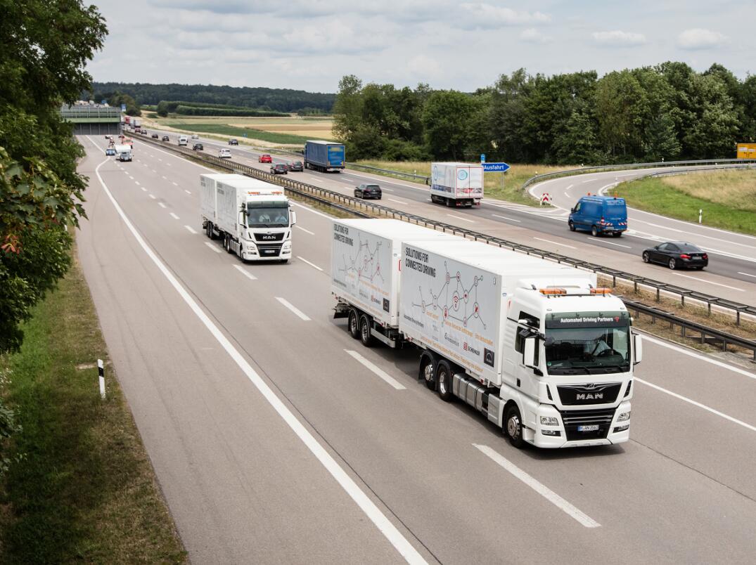 卡车队列行驶在德国物流领域投入实际运营