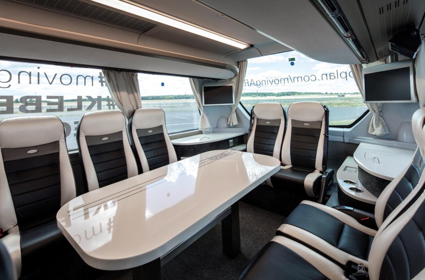 一群特殊的逆行者