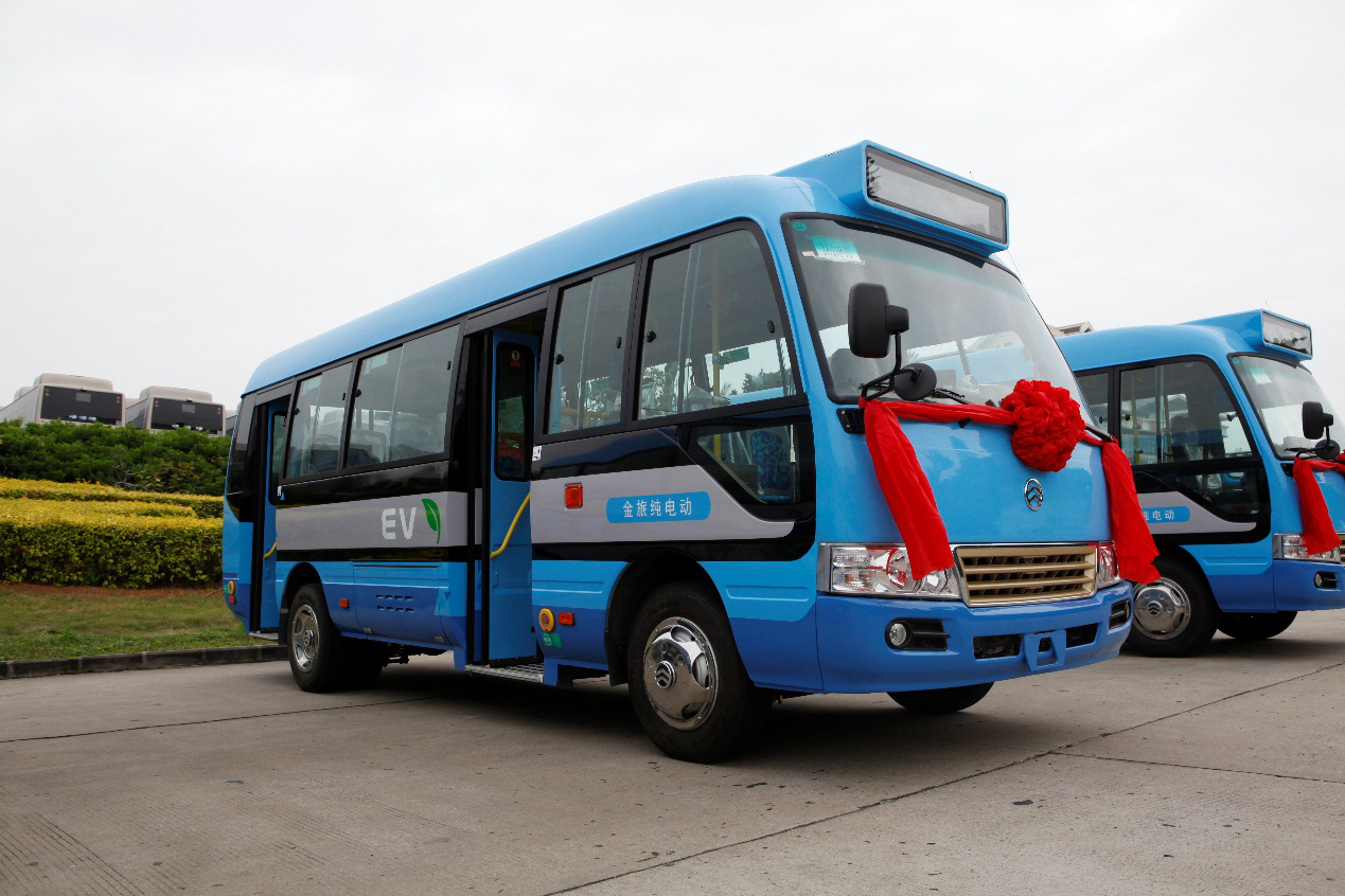 携手小康金旅客车开启西藏昌都公交新时代