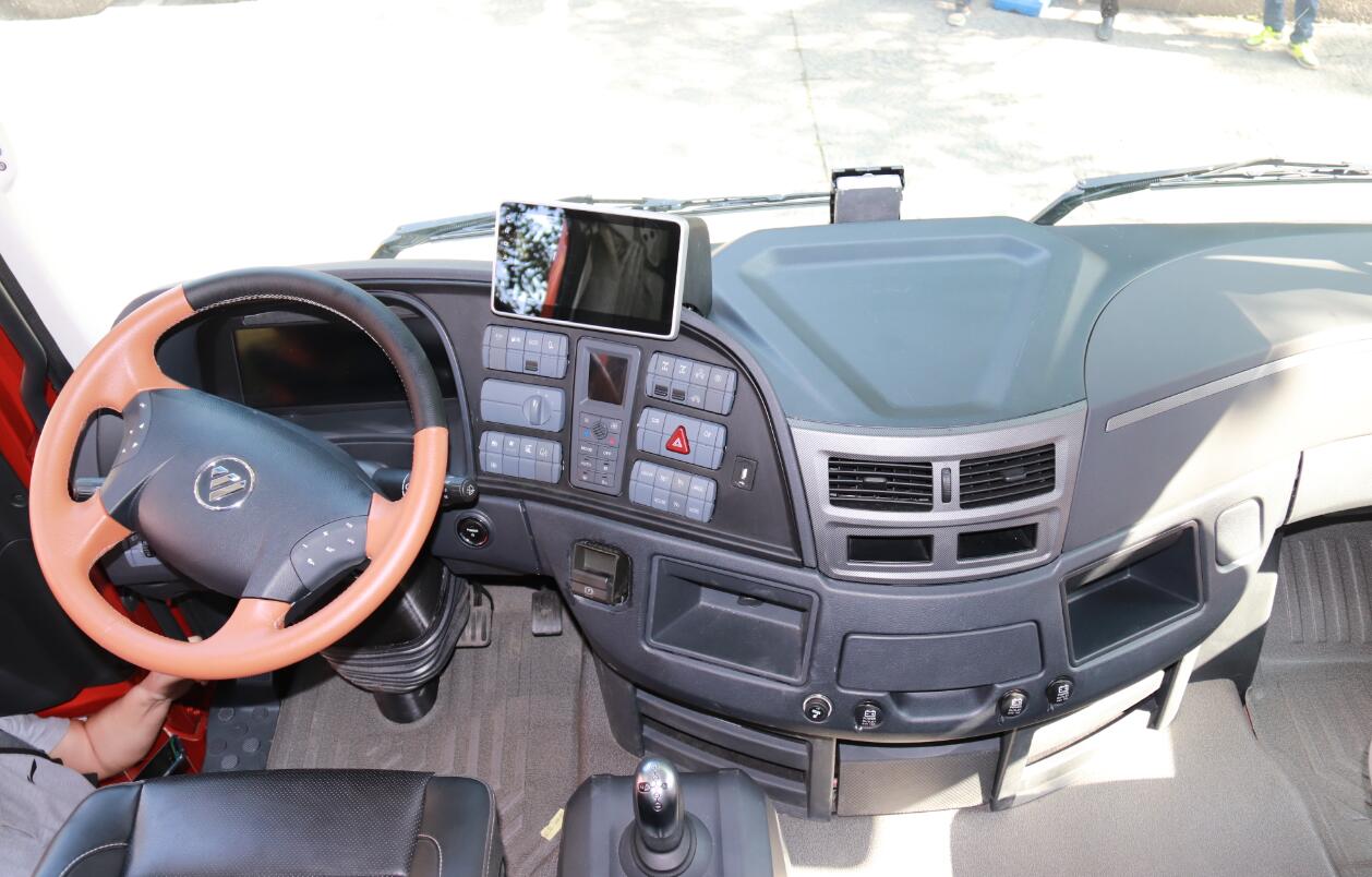 买平地板驾驶室牵引车这4款车型可供参考