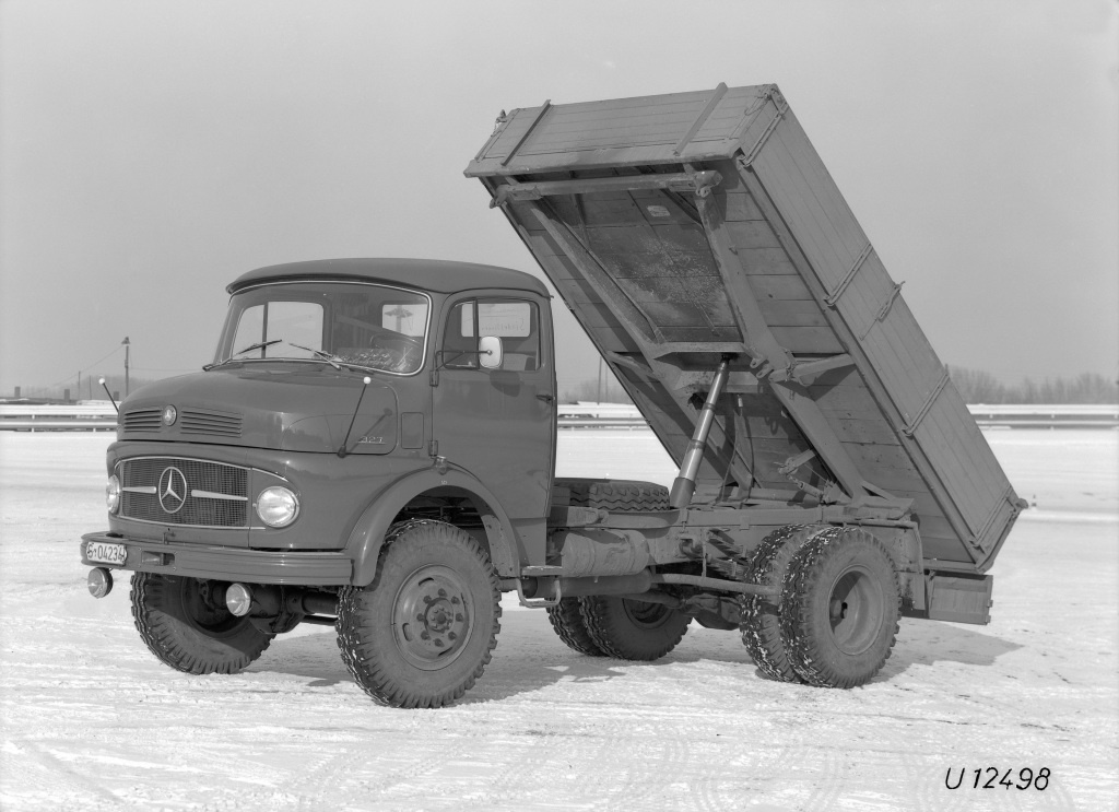 LAK 327全驱自卸车.jpg