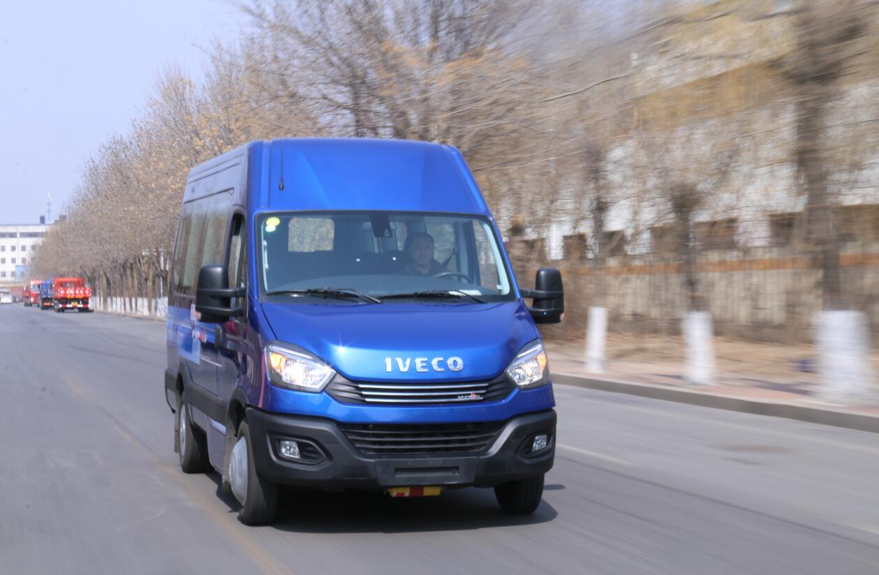 脱胎换骨依维柯—试驾欧胜8at