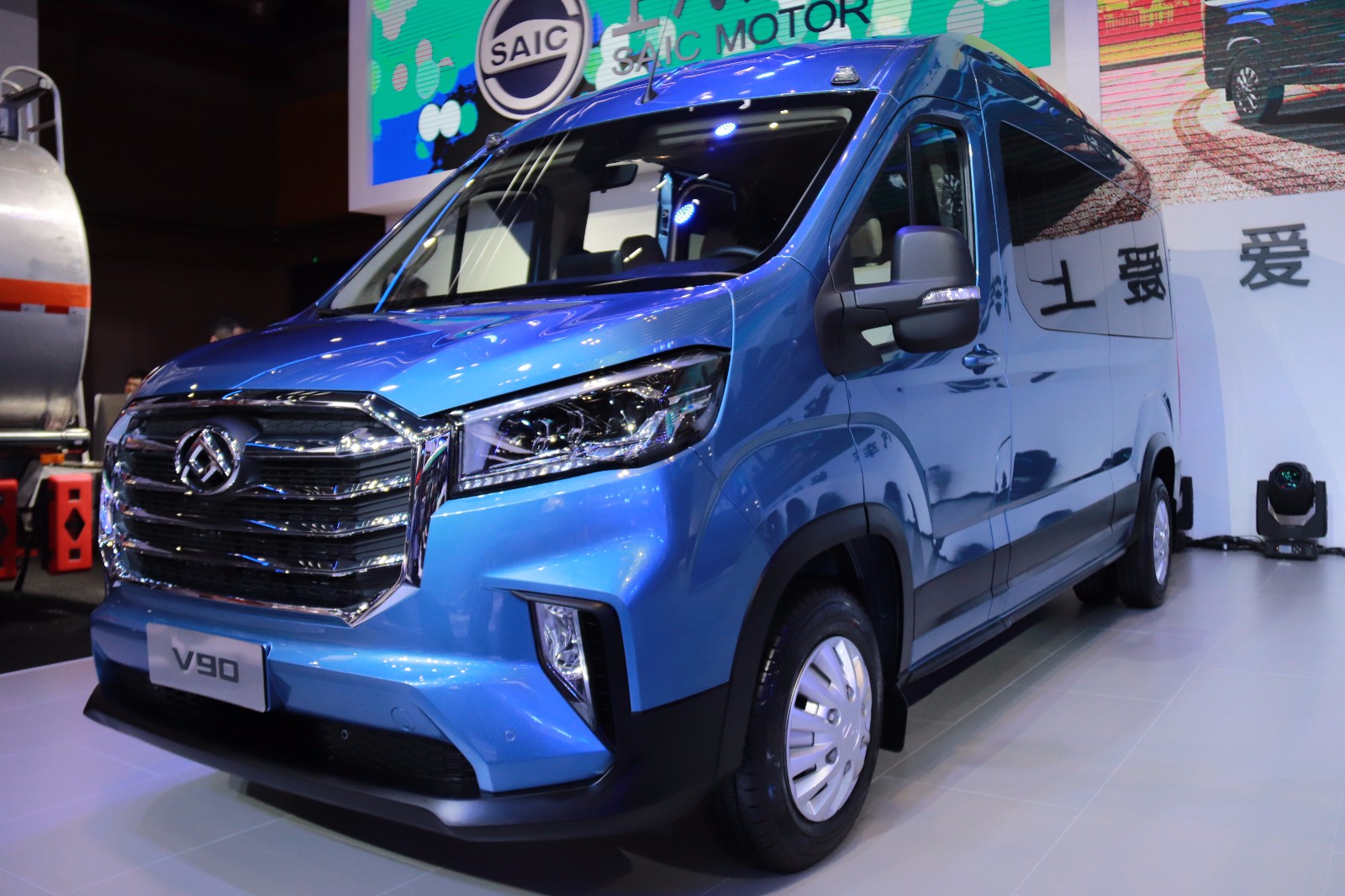 视频|最新宽体轻客上汽大通v90技术详解