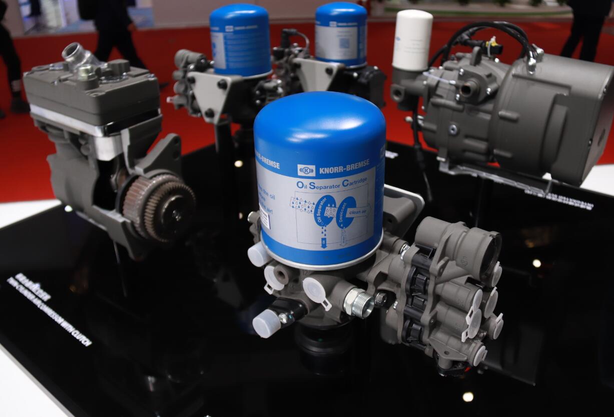 克诺尔新一代630cc空压机与全电控eac组成了目前全球领先的空能供气