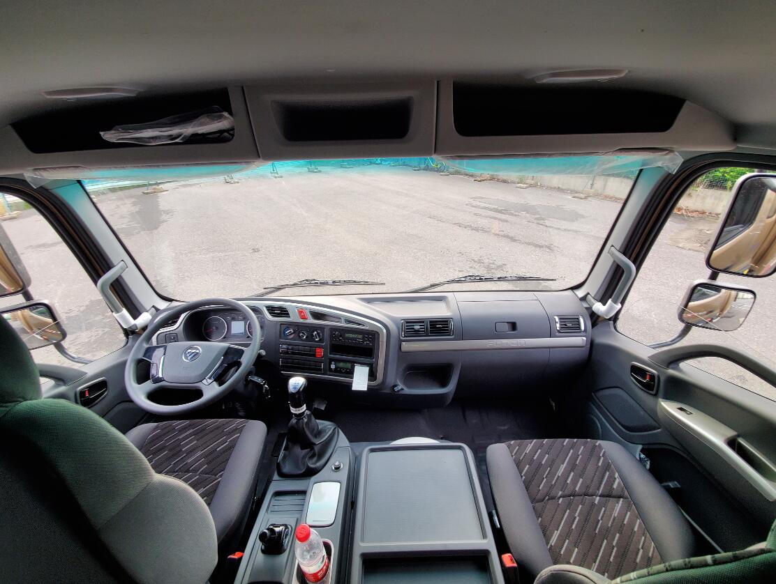 生逢其时试驾奥铃大黄蜂6800