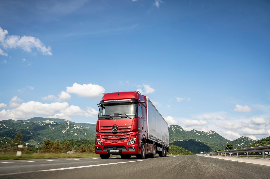 奔驰智能版阿克托斯(actros)重卡荣膺"2020国际年度卡车"桂冠
