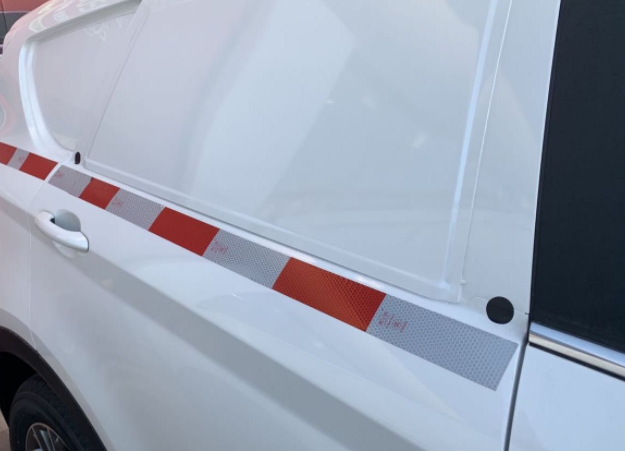 捷途x70货车版车辆后部的盲窗部位.